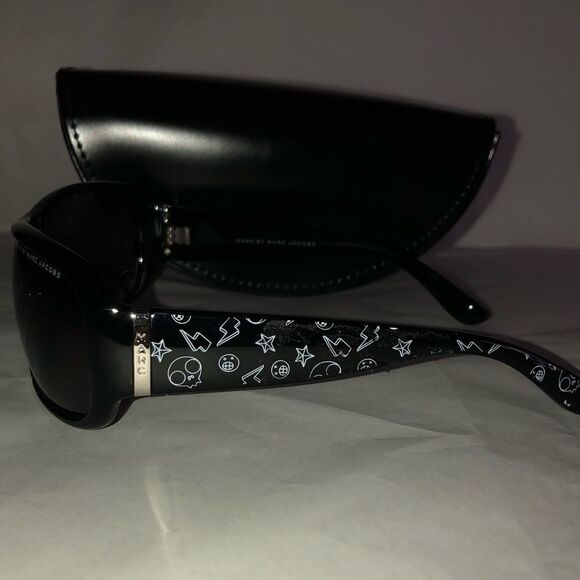 ?Marc by Marc Jacobs Sunglasses with case